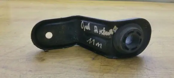 Opel Antara Radiator mount bracket 96553258