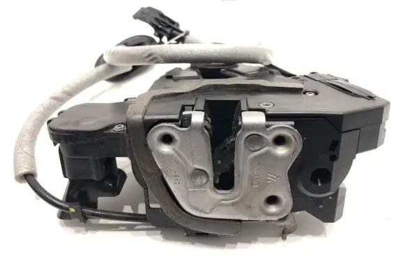 Renault Captur II Front door lock 805034935R