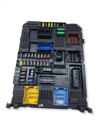 Peugeot 308 Fuse module 28550129 9819851280