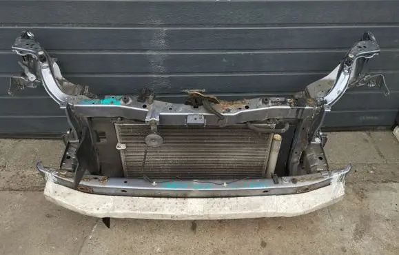 Toyota Verso Front bodywork piece 