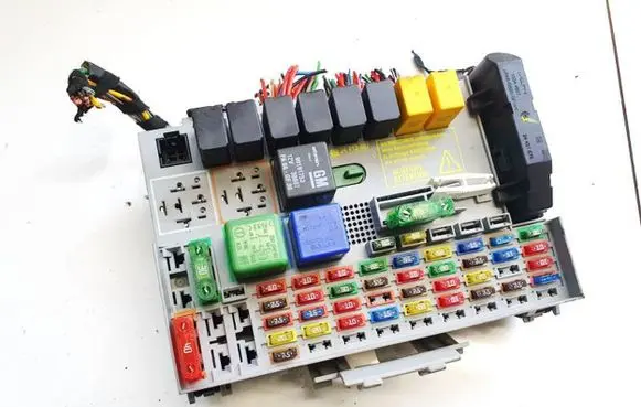 Opel Zafira A Fuse box set 24431677 24412497