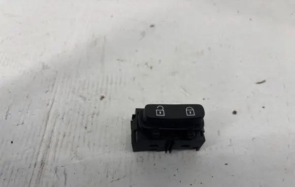 Volvo XC70 Central locking switch button 30710475 03451600 SN50025092400658