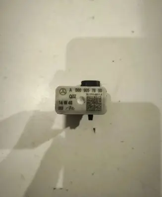 Mercedes-Benz GLE (W166 - C292) Airbag deployment crash/impact sensor A009057600