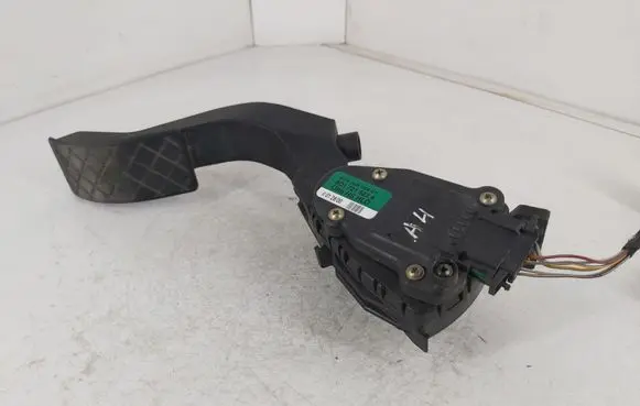 Audi A4 S4 B5 8D Accelerator throttle pedal 8D1721523A