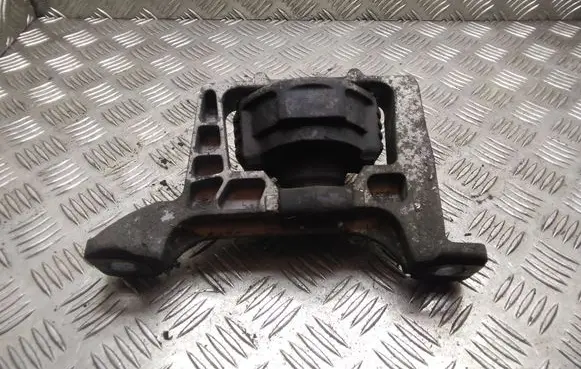 Volvo C30 Engine mount bracket 307396