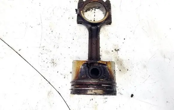 Volvo S40, V40 Piston with connecting rod