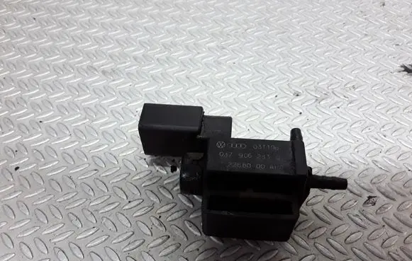 Volkswagen Touran I Vacuum valve 037906233C