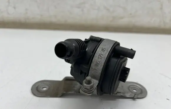 BMW 3 G20 G21 Electric auxiliary coolant/water pump 8651287