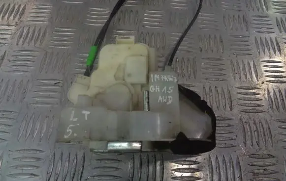 Subaru Impreza II Rear door lock