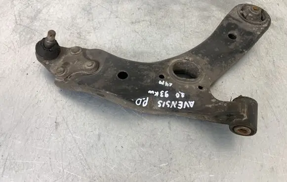 Toyota Avensis T270 Front lower control arm/wishbone