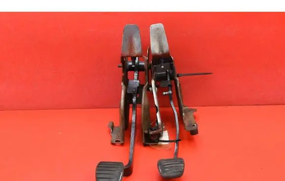 Dacia Duster Accelerator throttle pedal 46501657BR