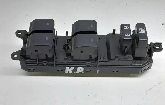 Toyota Prius (XW30) Electric window control switch 8404033100