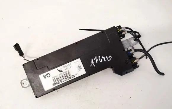 Mercedes-Benz C W203 Antenna control unit a2038207989