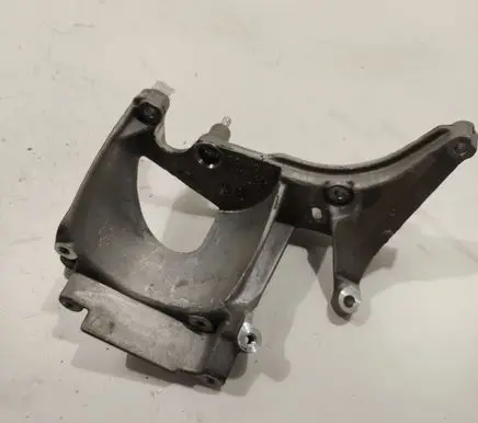 Engine mounting bracket