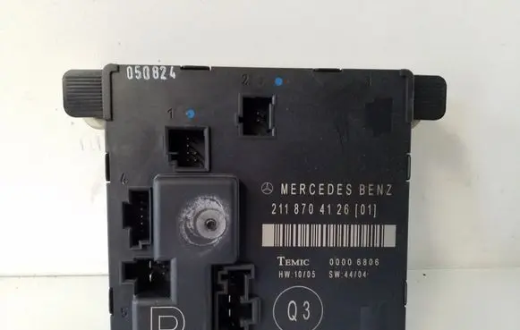 Mercedes-Benz E W211 Door control unit/module 2118704126