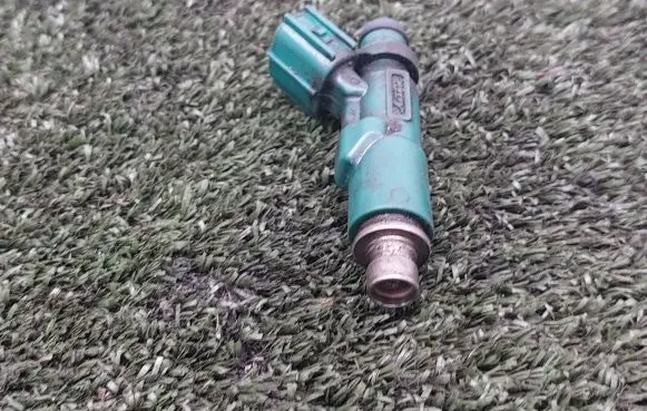 Toyota Prius (XW20) Fuel injector 2325021020
