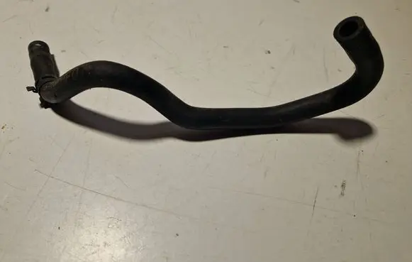Coolant pipe/hose