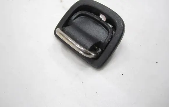 Volkswagen PASSAT B8 Tie down hook / loop 8V0863503B