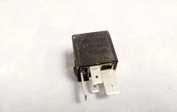 Volkswagen Touran I Other relay 1K0951253A V23134-J52-X430