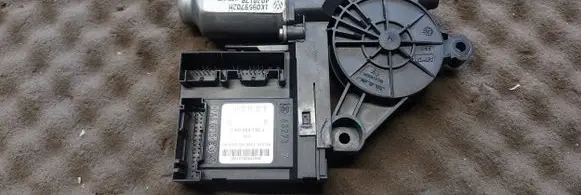 Volkswagen Golf V Front door window regulator motor 1K0959792J 1K0959702M