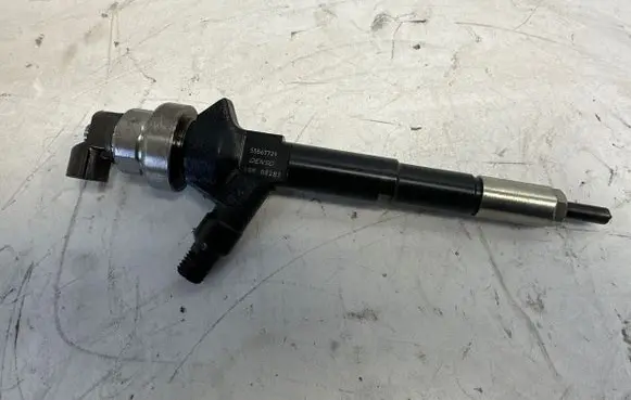 Opel Mokka Fuel injector 55567729 08R08283