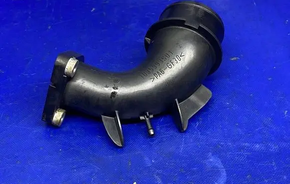 Ford Kuga II Air intake hose/pipe 1095993S01