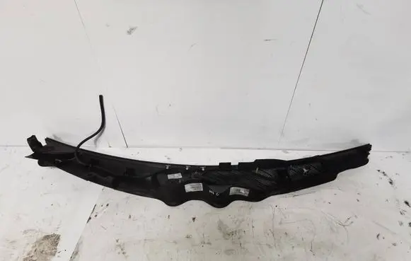 Mercedes-Benz C W204 Wiper trim A2048300013 50568