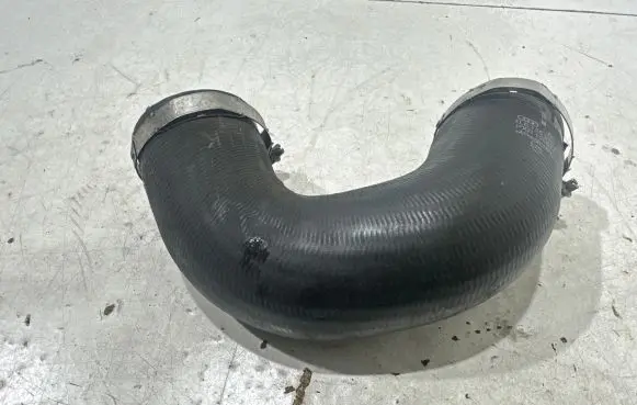Audi Q7 4L Intercooler hose/pipe 4L0145972A
