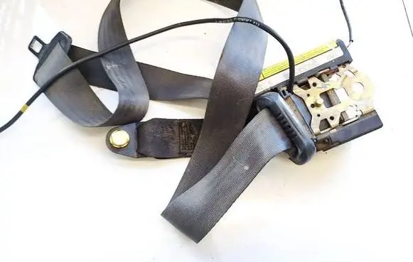 Rear seatbelt