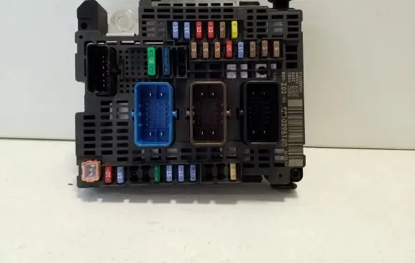 Citroen C4 Grand Picasso Fuse module 9810296180