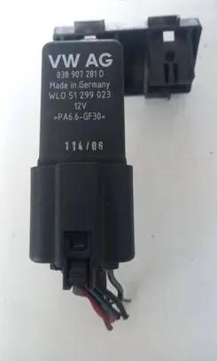 Volkswagen Polo IV 9N3 Glow plug pre-heat relay 038907281D 51299023