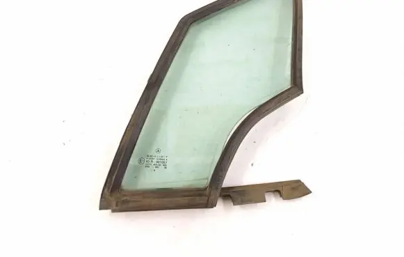 Mercedes-Benz A W168 Front door vent window glass four-door 1687250109 1687250166
