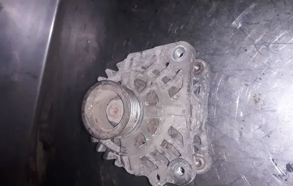 Volkswagen Golf IV Generator/alternator