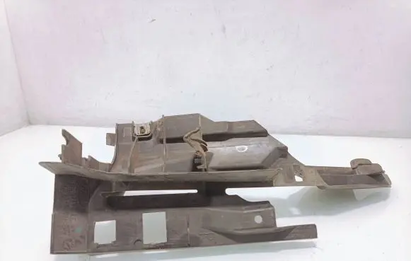 Ford Focus Other engine bay part BM51A02476AE D2L4A