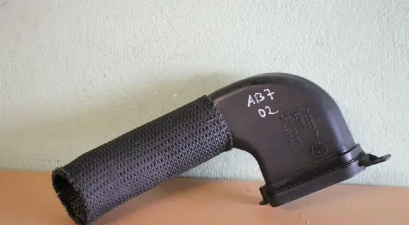 Audi A4 S4 B7 8E 8H Air intake duct part 8E0129604N