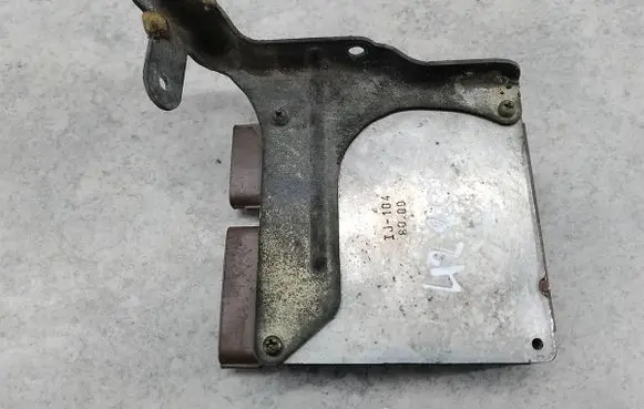 Nissan X-Trail T30 Fuel injection control unit/module IJ104