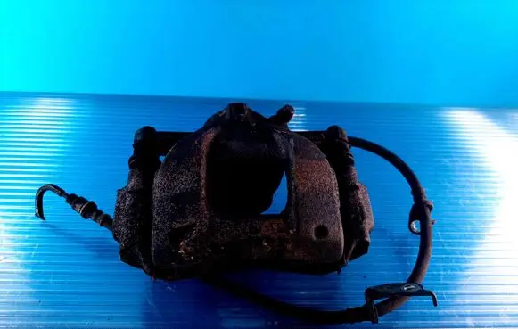 Toyota Avensis T270 Front brake caliper Y04302