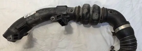 Ford Kuga II Intercooler hose/pipe DS736C646FJ