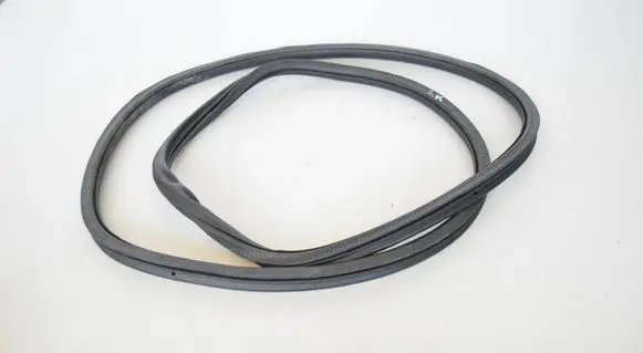 Porsche Cayenne (92A) Rubber seal rear door 