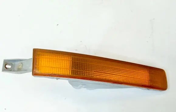 Lexus LS 400 Front bumper turn signal USA1156