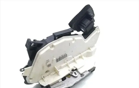 Volkswagen Golf VII Rear door lock 5K4839015R