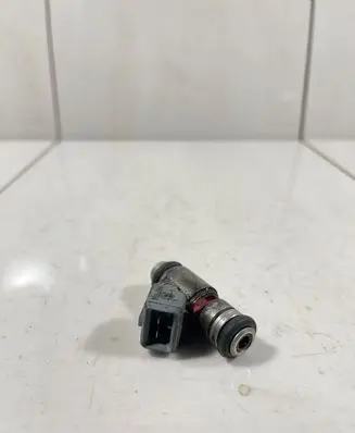 Volkswagen Golf IV Fuel injector 036031C