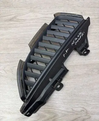 Mitsubishi Grandis Front bumper lower grill MN145455