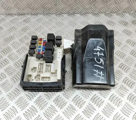 Nissan 350Z Fuse module 71547012 284B7CD016