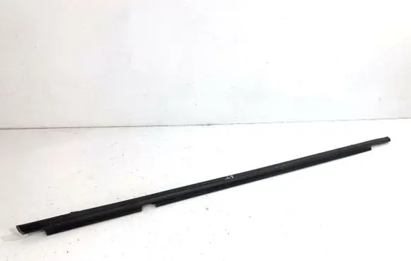 Toyota Land Cruiser (FJ75) Loading door glass trim molding 