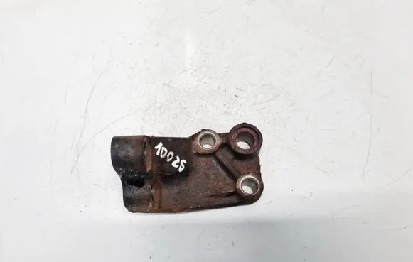 Mazda CX-7 Engine mounting bracket