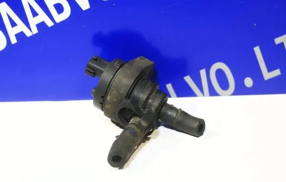 Engine mount vacuum valve