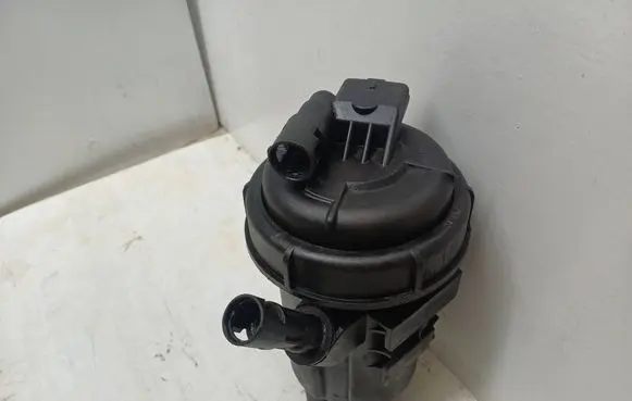 Opel Zafira B Fuel filter housing 13204107 675515220 PA66GF20G10