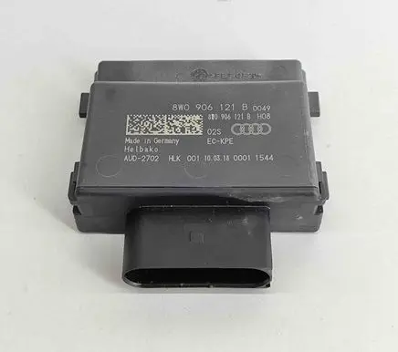 Audi A5 Fuel injection pump control unit/module 8W0906121B