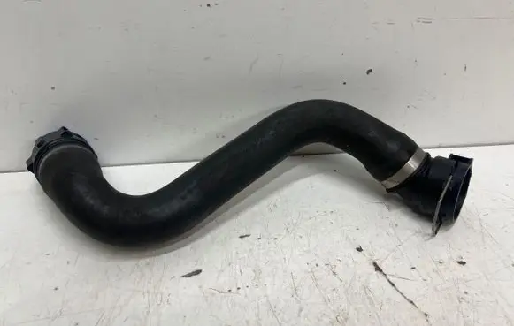 Coolant pipe/hose